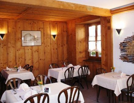 Chez Gilles Hotel Resto Bar Sa لا شو دو فون المظهر الخارجي الصورة